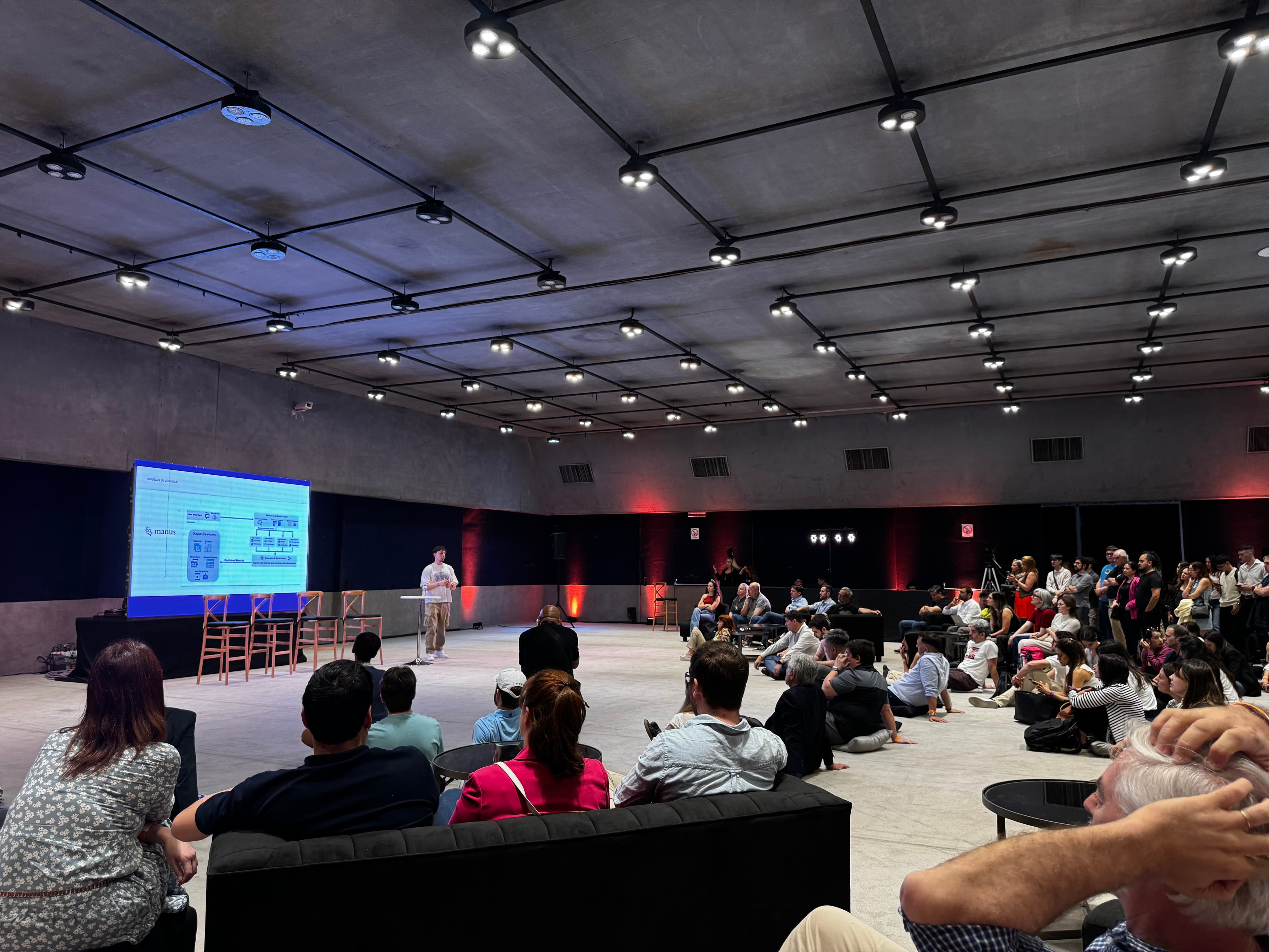 Fabrizio Guaglianone en conferencia o formación