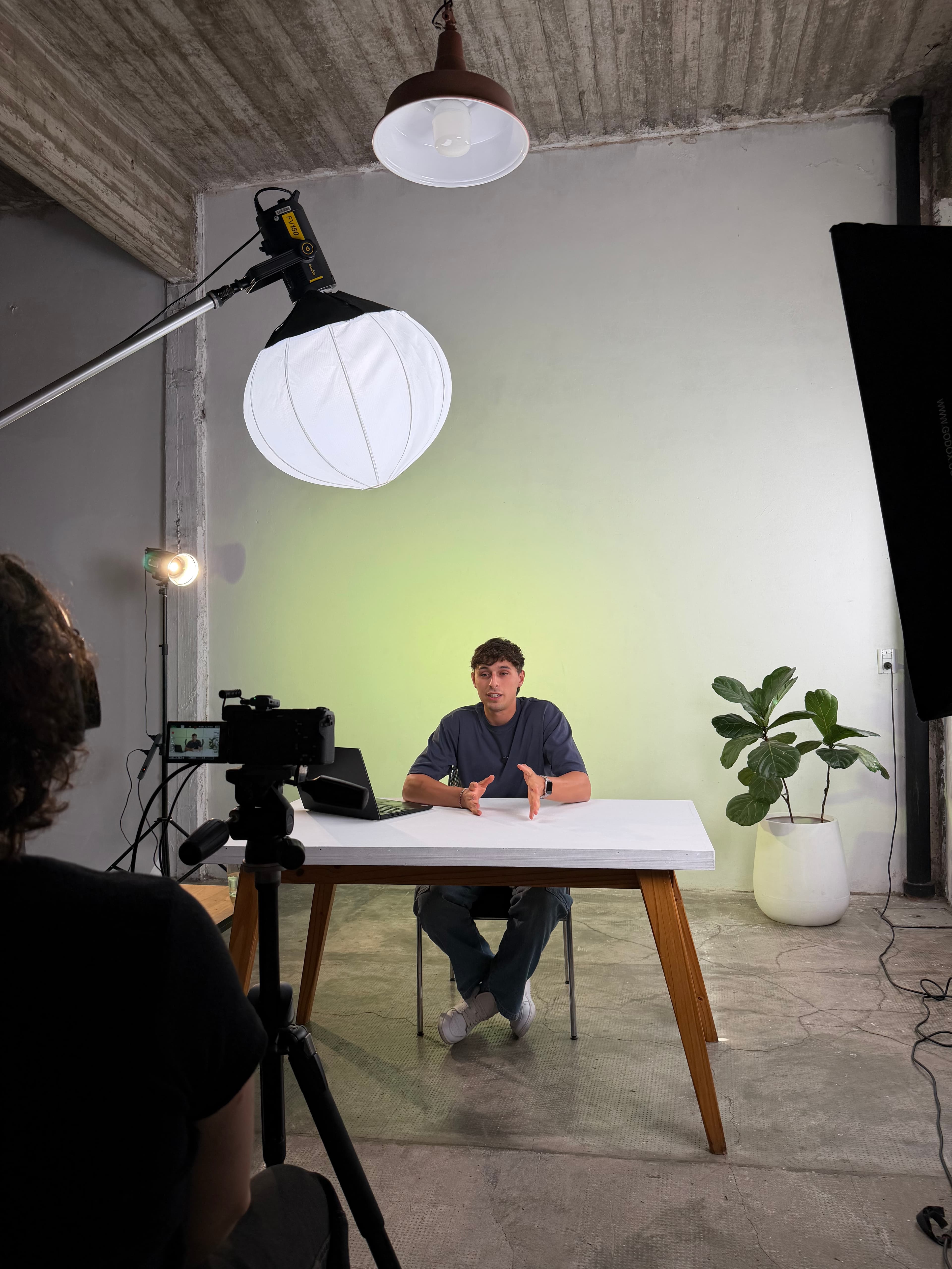 Fabrizio Guaglianone en mentoría con equipo directivo