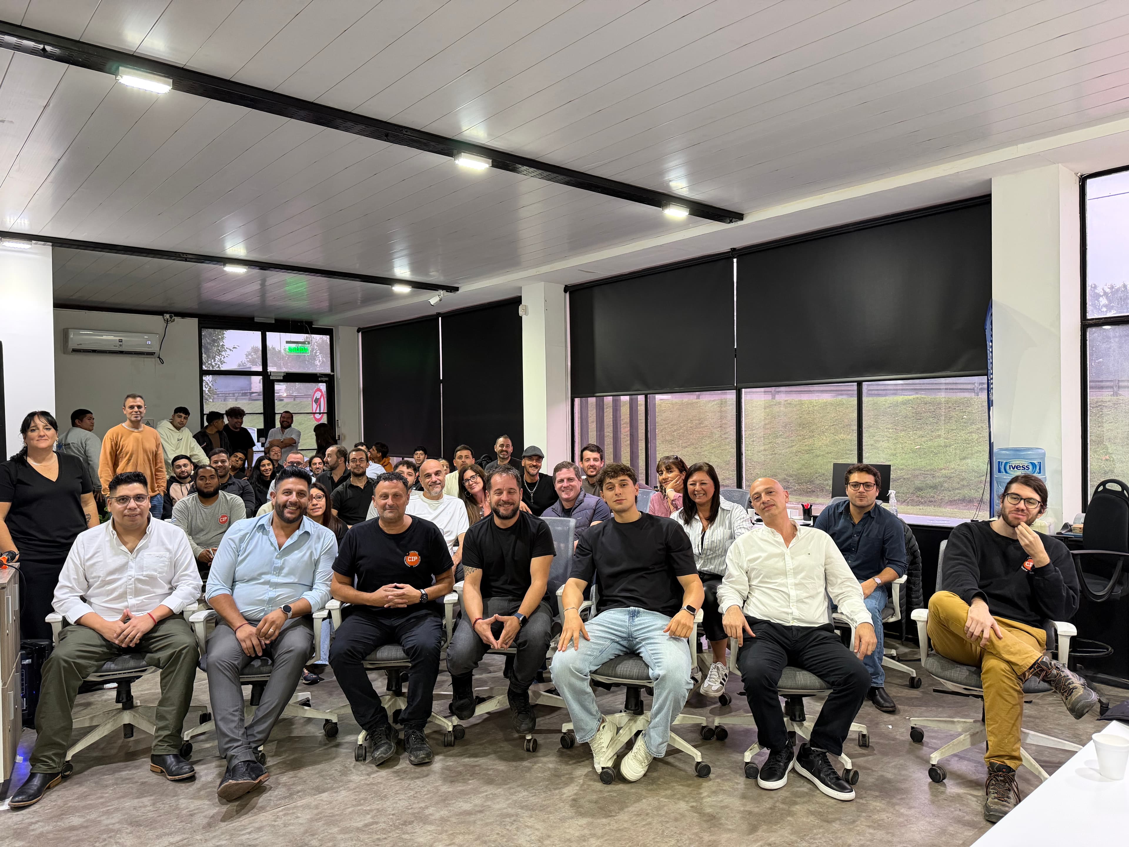 Fabrizio Guaglianone trabajando con equipo en mentoría in company